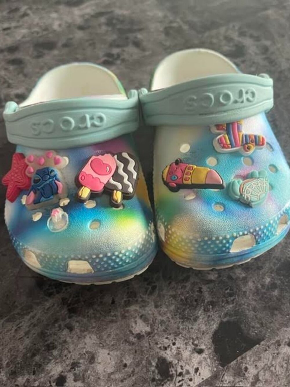 Crocs Classic Solarized Clogs Kids C8 – Blue Yellow Pink – Jibbitz Charms